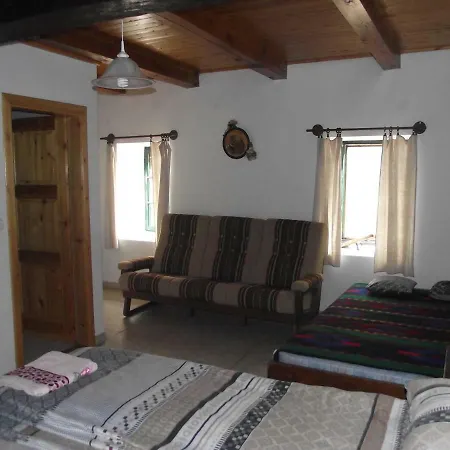 Tamas Batyo Gunyhoja Lodge Vászoly